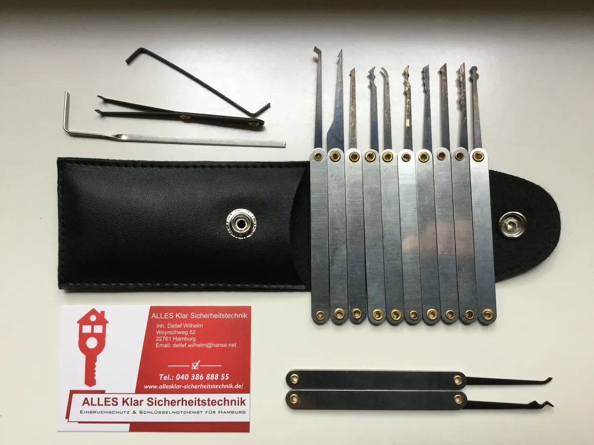 Dietriche im Etui mit Visitenkarte von ALLES Klar